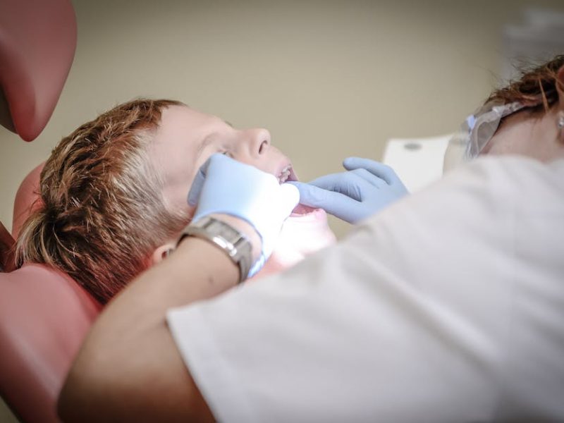 Klucz do zdrowego uśmiechu – Dlaczego ważne jest znalezienie dobrego dentysty?
