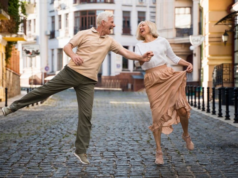 Odkrywaj radość i korzyści płynące z nauki tańca towarzyskiego w każdym wieku