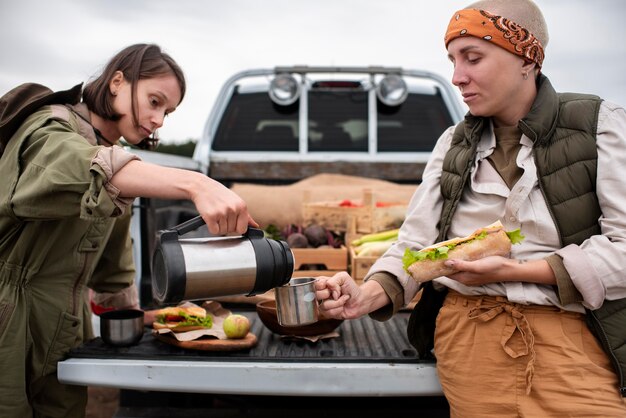 Jak przygotować zdrowy i smaczny posiłek na camping z wykorzystaniem żywności liofilizowanej